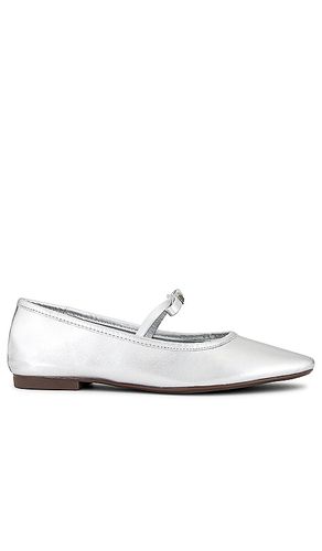 Zapato plano nancy en color metálico talla 7.5 en - Metallic Silver. Talla 7.5 (también en 8, 8.5) - Schutz - Modalova