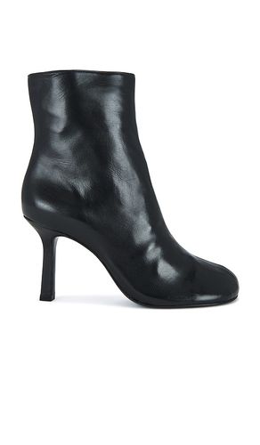Brielle Bootie in . Size 6. Also in 7.5 - Schutz - Modalova