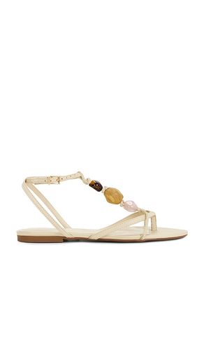 Amber Flat Sandal in . Size 6. Also in 7.5, 8, 8.5, 9, 9.5 - Schutz - Modalova