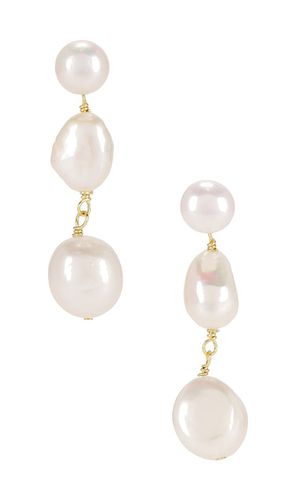 SHASHI Cleo Drop Earring in Ivory - SHASHI - Modalova