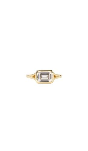 Emerald Cut Bezel Ring in . Size 6, 7, 8 - SHASHI - Modalova