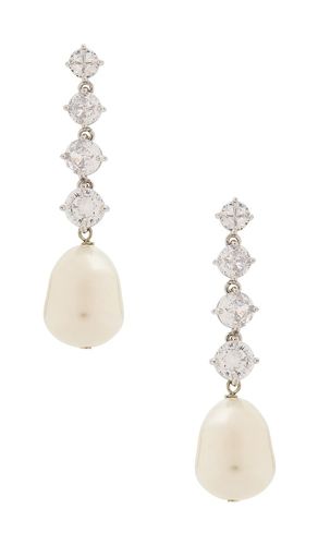 Vittoria Pearl Earring in - SHASHI - Modalova