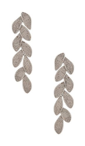 Lilietta Leaf Earring in - SHASHI - Modalova