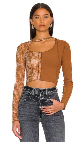 Nylah split top en color talla XS en - Brown. Talla XS (también en XXS) - superdown - Modalova