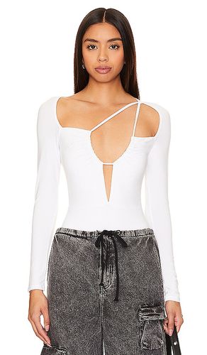 Aranza Ruched Bodysuit in . Size S, XXS - superdown - Modalova