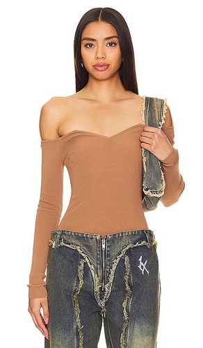 Ashton V Neck Bodysuit in . Taglia L, S, XS - superdown - Modalova