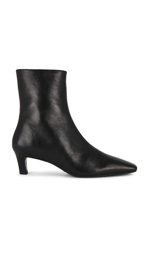 Estelle Boot in . Size 6. Also in 9.5 - Tony Bianco - Modalova