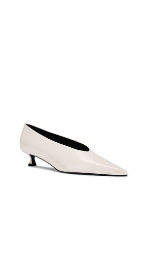 Cherry Pump in . Size 5.5. Also in 7, 7.5, 8, 8.5, 9, 9.5, 10 - Tony Bianco - Modalova