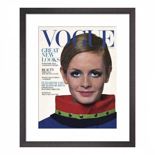Twiggy October 1967 36x28cm Framed Print - Vogue - Modalova