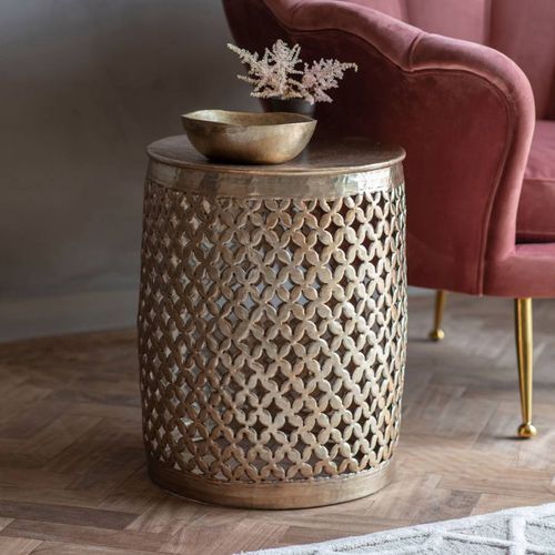 Kingsburg Side Table - Gallery Living - Modalova