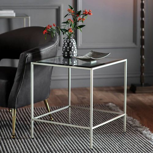 Hollister Side Table Silver - Gallery Living - Modalova