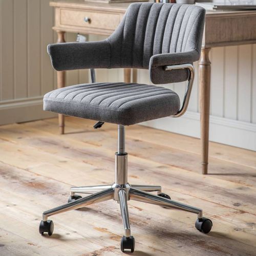 Torfield Swivel Chair Charcoal - Gallery Living - Modalova