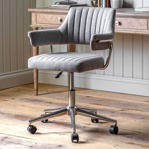 Torfield Swivel Chair Grey - Gallery Living - Modalova