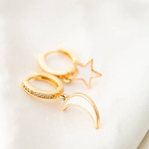 Gold Moon And Star Hoop Earrings - Elika - Modalova