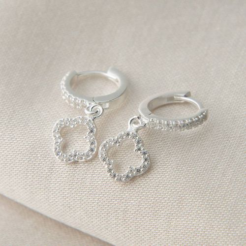 Silver Flower Hoop Earrings - Elika - Modalova