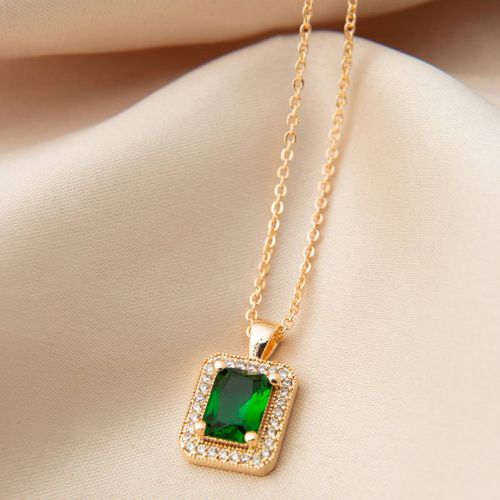 Yellow /Emerald Green Square Cut Pendant Necklace - Elika - Modalova