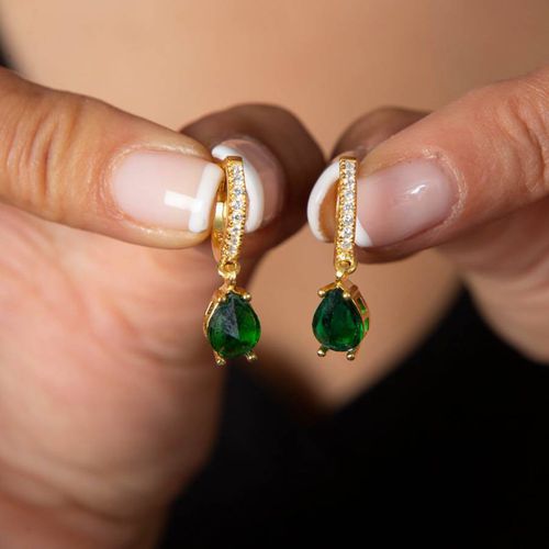 Green & Gold Huggie Earrings - Elika - Modalova