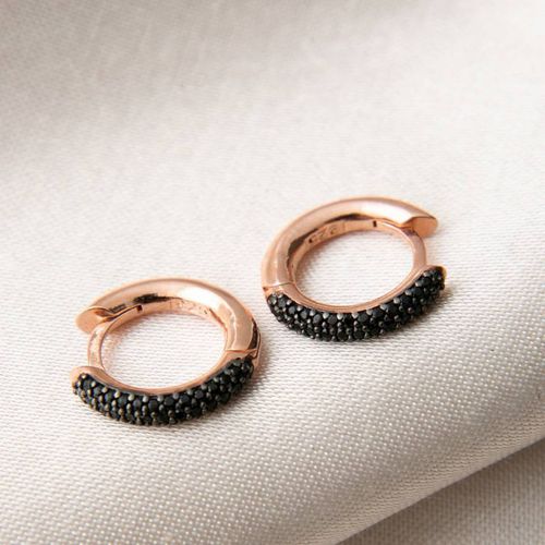 Rose Gold Huggie Earrings - Elika - Modalova