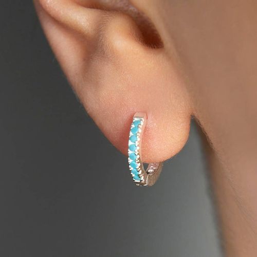 Silver & Blue Huggie Earrings - Elika - Modalova