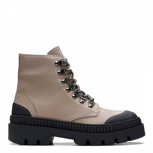 Taupe Leather Aprilla Hiking Boots - Clarks - Modalova