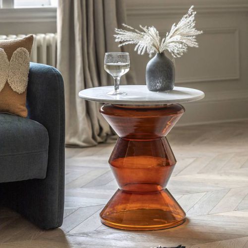 Manot Side Table Orange - Gallery Living - Modalova
