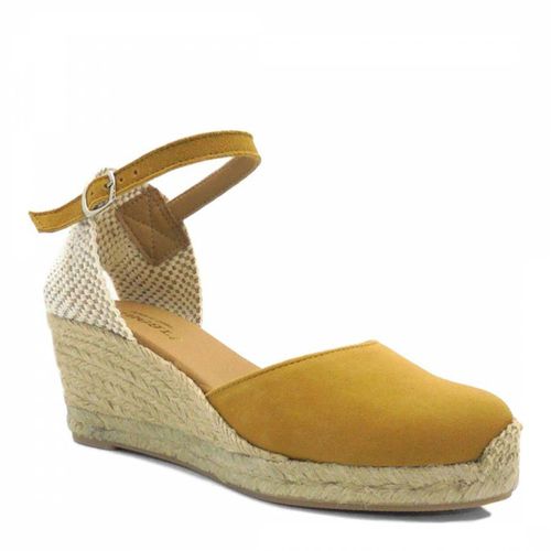 Mustard Suede Closed Toe Espadrilled Wedges - Paseart - Modalova