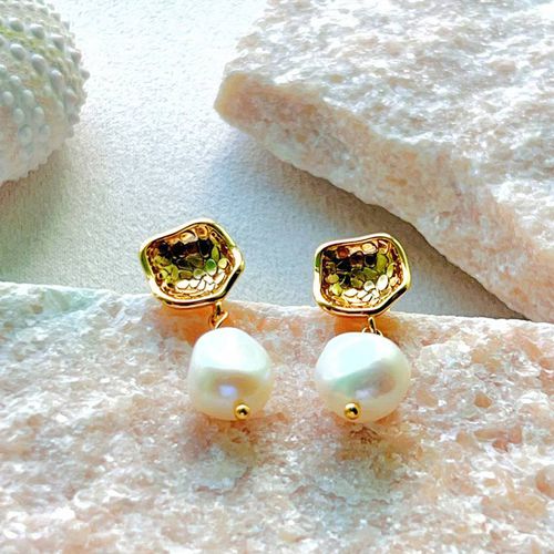 Gold Flap Earrings - Sound Of Pearls London - Modalova