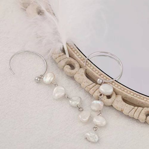 White Silver Dew Earrings - Sound Of Pearls London - Modalova
