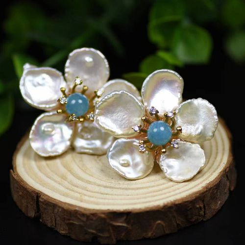 White Morning Flower Earrings - Sound Of Pearls London - Modalova