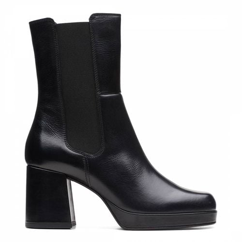 Women's Pique Up Leather Heeled Ankle Boots - Clarks - Modalova