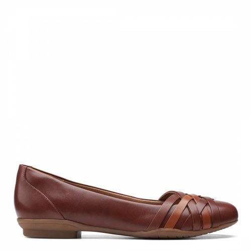 Women's Mahogany Sara Clover Combination Pumps - Clarks - Modalova