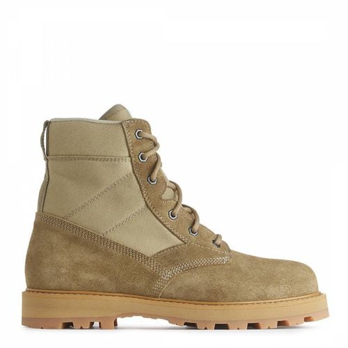 Men's Beige Suede Lace Up Boots - ARKET - Modalova