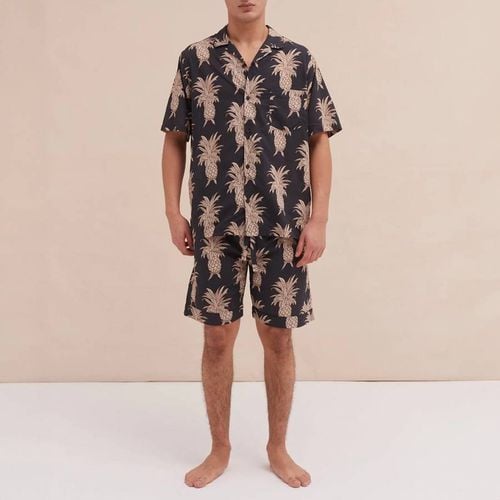 Menâs Cuban Pyjama Set Howie Pineapple Print /Gold - Desmond & Dempsey - Modalova