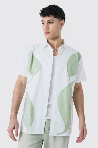Short Sleeve Oversized Poplin Leaf Applique Shirt - - L - boohooMAN - Modalova