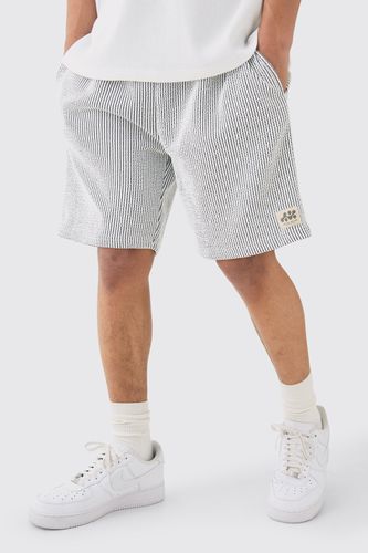 Relaxed Mid Length Textured Short With Woven Tab - - L - boohooMAN - Modalova