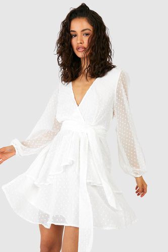 Womens Ruffle Hem Dobby Chiffon Mini Dress - - 12 - boohoo - Modalova