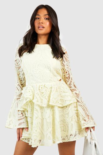 Womens Petite Premium Lace Flare Sleeve Mini Dress - - 10 - boohoo - Modalova