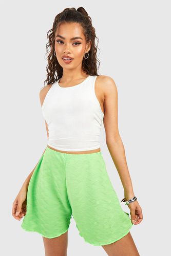 Womens Textured Flippy Short - - 10 - boohoo - Modalova