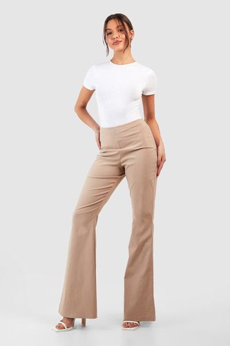 Womens Super Stretch Fit & Flare Tailored Trouser - - 8 - boohoo - Modalova