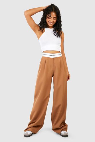 Womens Contrast Waistband Pleat Front Wide Leg Trousers - - 10 - boohoo - Modalova