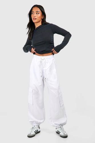 Womens Petite Cuff Hem Parachute Cargo Trouser - - 8 - boohoo - Modalova