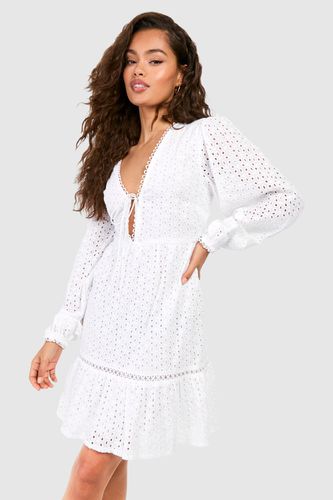 Womens Broderie V Neck Mini Dress - - 10 - boohoo - Modalova