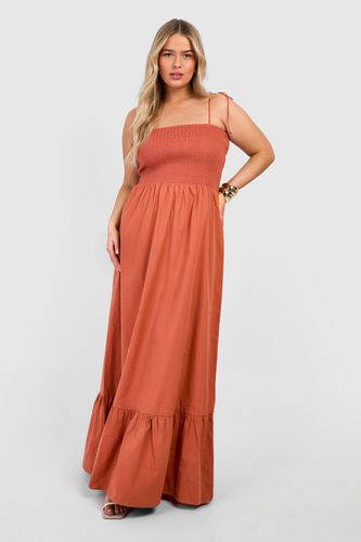 Womens Plus Woven Shirred Bust Bandeau Maxi Dress - - 18 - boohoo - Modalova