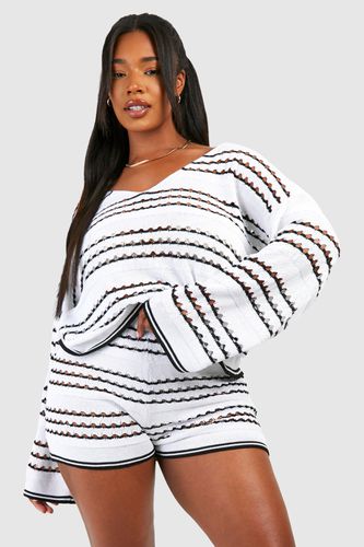 Womens Plus Mono Stripe Crotchet Beach Shorts - - 20 - boohoo - Modalova