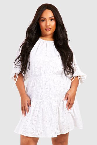 Womens Plus Broderie Tiered Smock Dress - - 20 - boohoo - Modalova