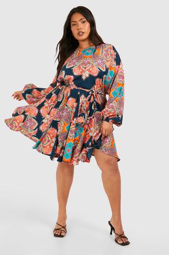 Womens Plus Paisley Print Godet Mini Dress - - 16 - boohoo - Modalova