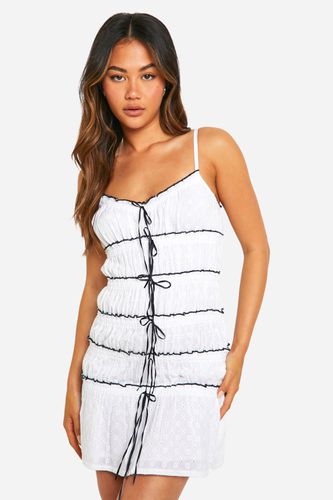 Womens Broderie Contrast Ruched Mini Dress - - 8 - boohoo - Modalova