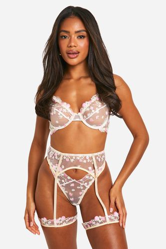 Womens Floral Embroidered Bra, Thong And Suspender Set - - M - boohoo - Modalova