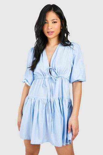 Womens Petite Chambray Tie Front Tiered Mini Dress - - 10 - boohoo - Modalova