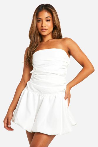 Womens Petite Ruched Bandeau Open Back Puff Ball Mini Dress - - 10 - boohoo - Modalova